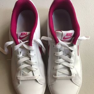 NIKE Court Royale Sneakers